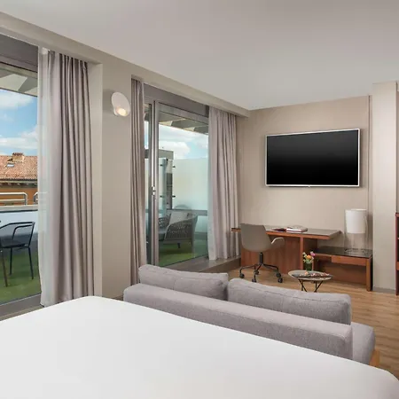 Nh De La Gare Bolonia