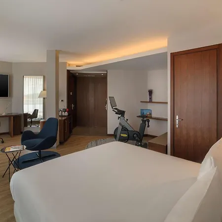 Nh De La Gare Bolonia