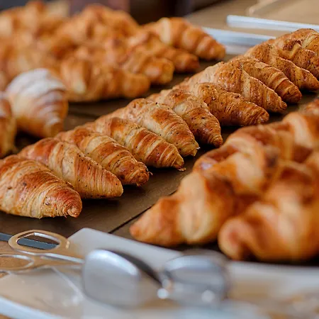 Nh De La Gare Bolonia