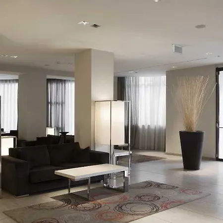 Nh De La Gare Bolonia