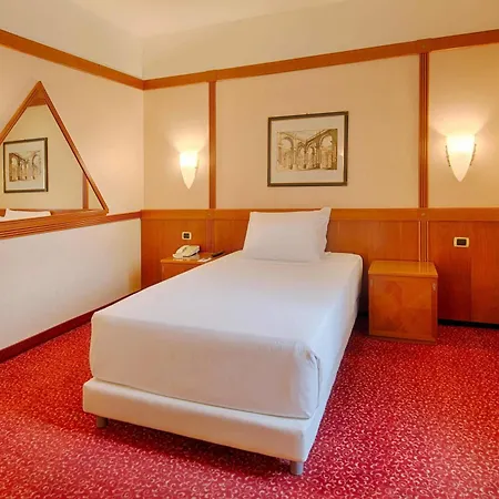 Nh De La Gare Bolonia