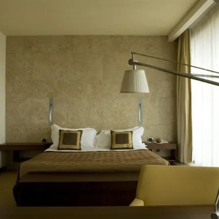 Nh De La Gare Bolonia