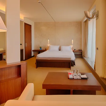 Nh De La Gare Otel 4*