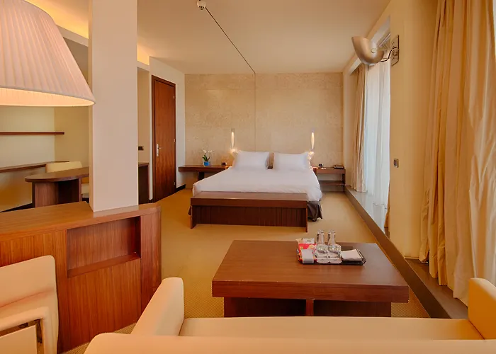 Nh De La Gare Hotel 4*